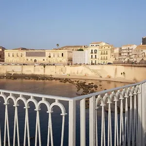 perla-marina-ortigia.sicilyhotelsitaly.net/